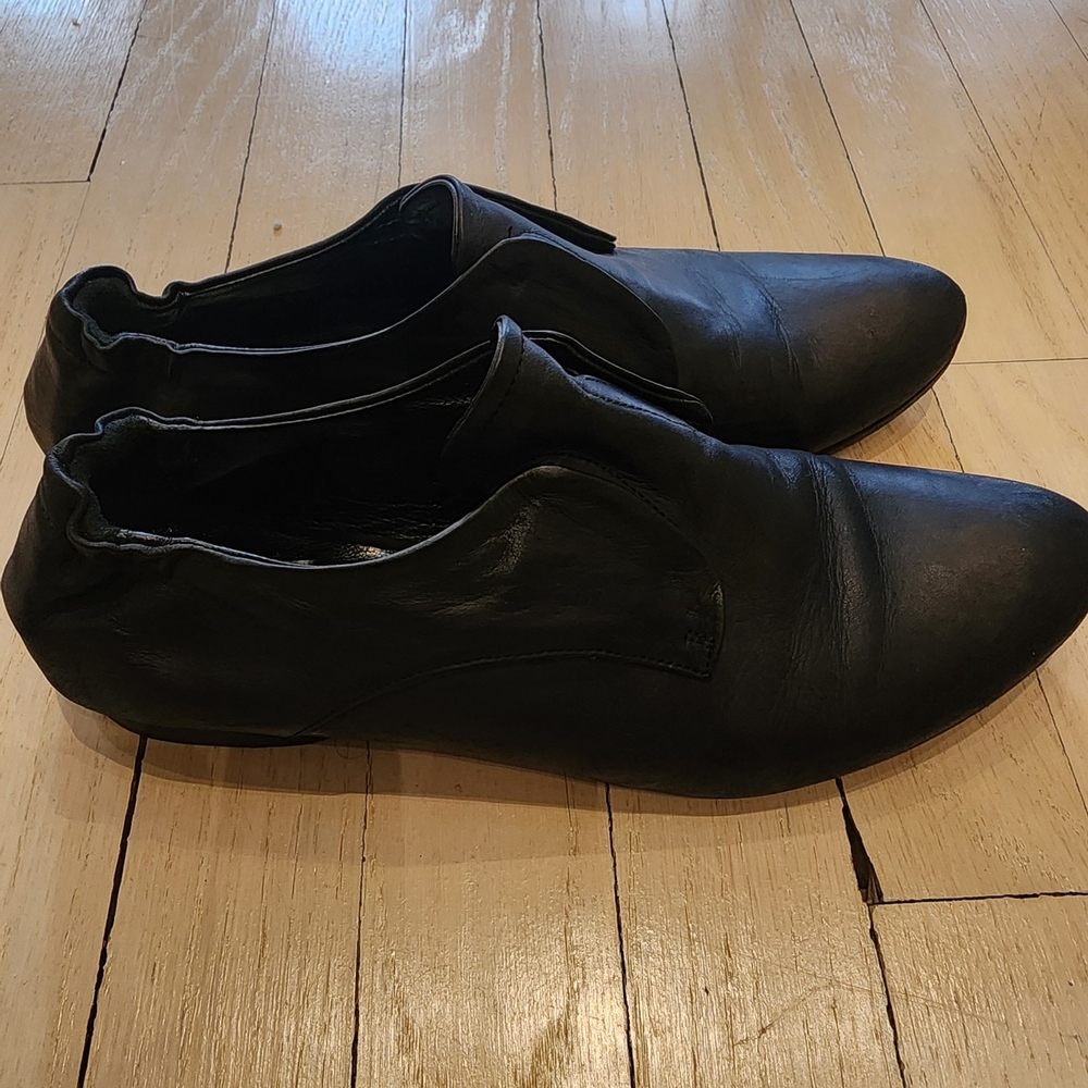 Barneys New York Black Leather Slip-On Loafer Size 7